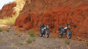 XT and TT500 in australian desert