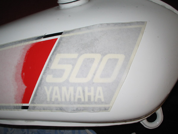 anreiben und zweiten Aufkleber montieren